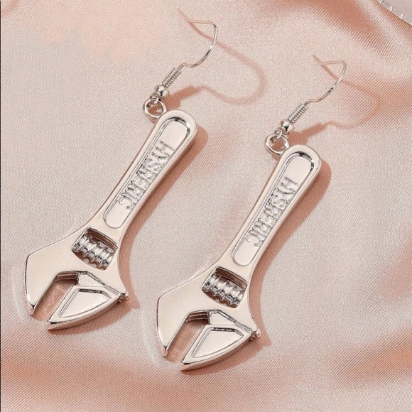 🔧 Awesome Mini Wrench Tool Drop Earrings 🔧 - Picture 2 of 3